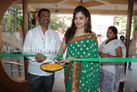 Pochampally Ikat art mela in Vizag city - Inaugurated by Tollywood Actress Varsha  - News